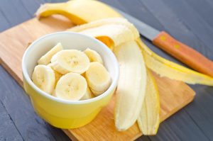 Какво да консумираме при хранително отравяне? - bananas chopped up in a bowl