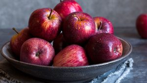 5 храни за добър имунитет през есента - apples 101 about 1440x810 1