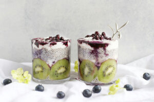 two cups of blueberry and kiwi chia
