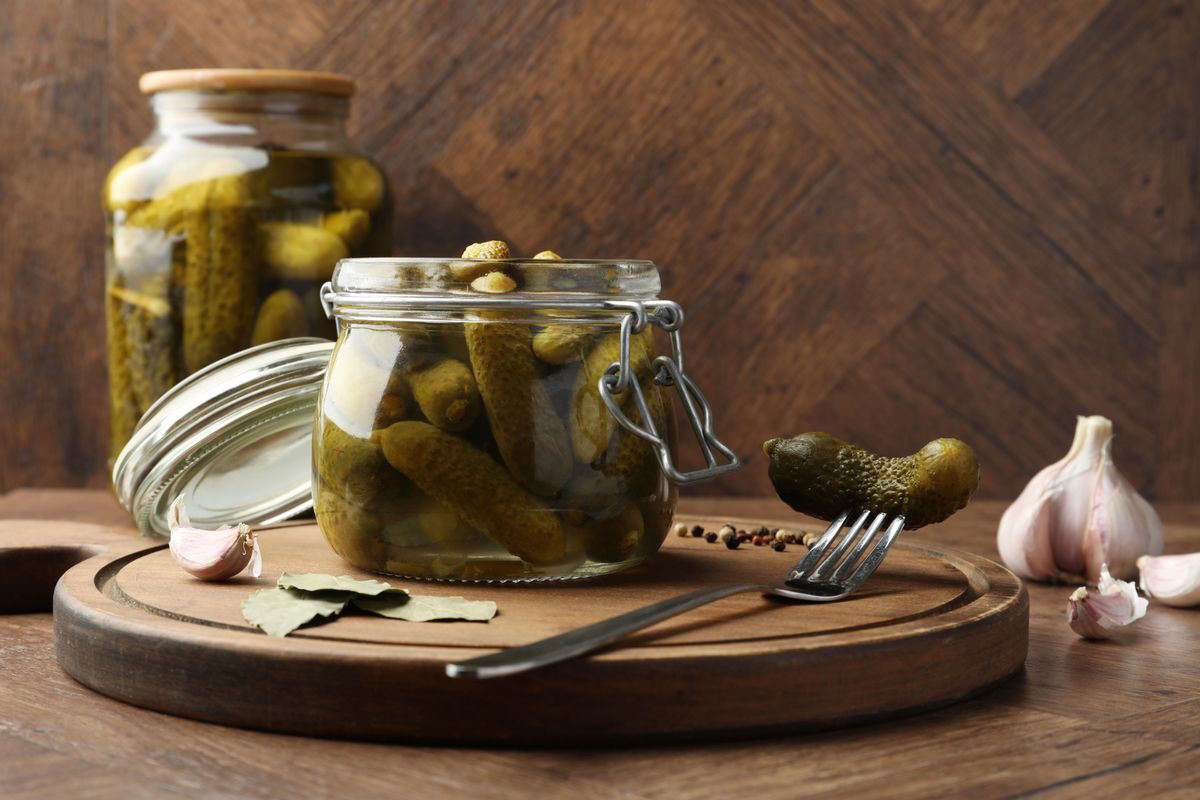 Кисели краставички в буркан, вкусът на традицията